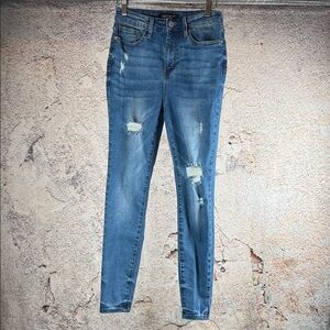 Judy Blue Distressed Skinny Jeans in Blue size 5. A405